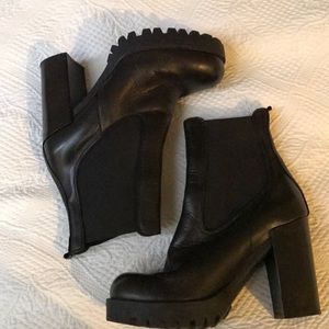 Italian leather heeled booties!